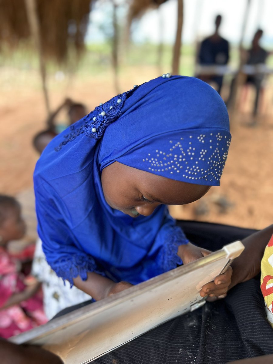 La educación es un derecho básico de todos los niños, niñas y adolescentes 🙏🏿

#Tanzania #Educacion 

📸 Faith una de las niñas de Esperanza School (Rudiga, Tanzania). Proyecto de <a href="/LFHLooking/">Looking for hopes</a>