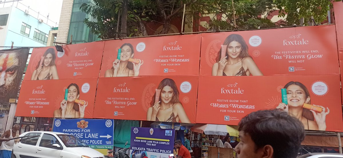 UnofficialJenn1's tweet photo. Jen's Photo in Kolkata's busy road... https://t.co/ZzyeX5hYb8