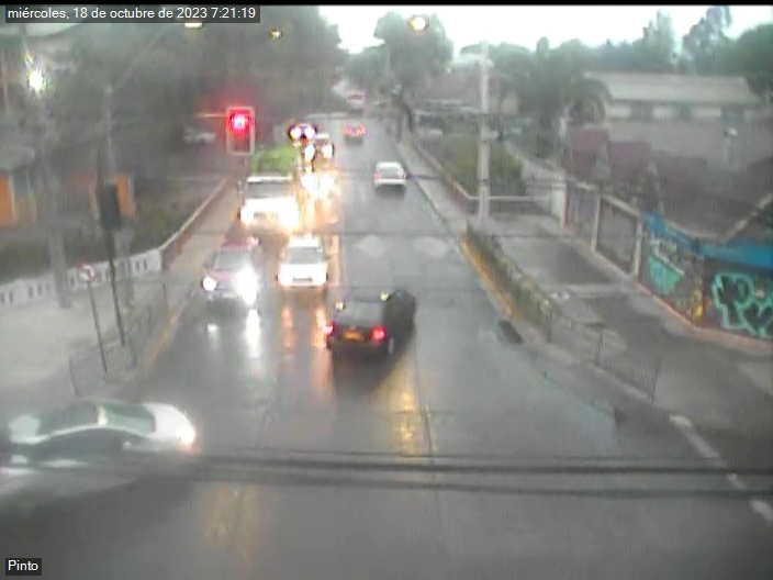 TTIValparaiso's tweet image. PRECAUCIÓN: En varias comunas de nuestra región, particularmente en las provincias de #MargaMarga y #Quillota, se registra una leve llovizna. Esto dificulta las maniobras de conducción ya que torna el pavimento más resbaladizo.
Mantén una distancia prudente con otros vehículos