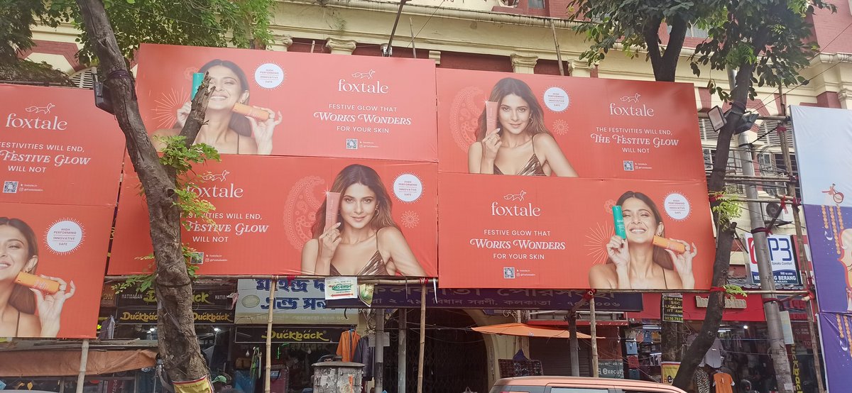 UnofficialJenn1's tweet photo. Jen's Photo in Kolkata's busy road... https://t.co/ZzyeX5hYb8