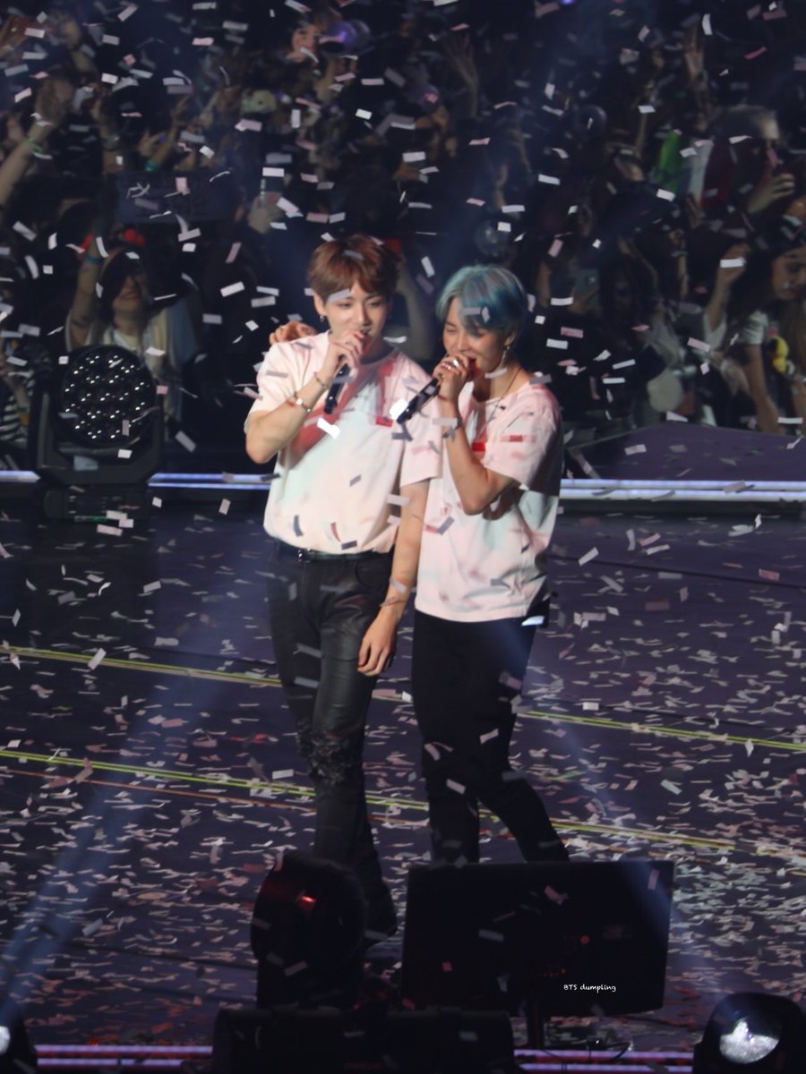 jikookconcerts's tweet photo. 💙 https://t.co/ImQ5Exed1K