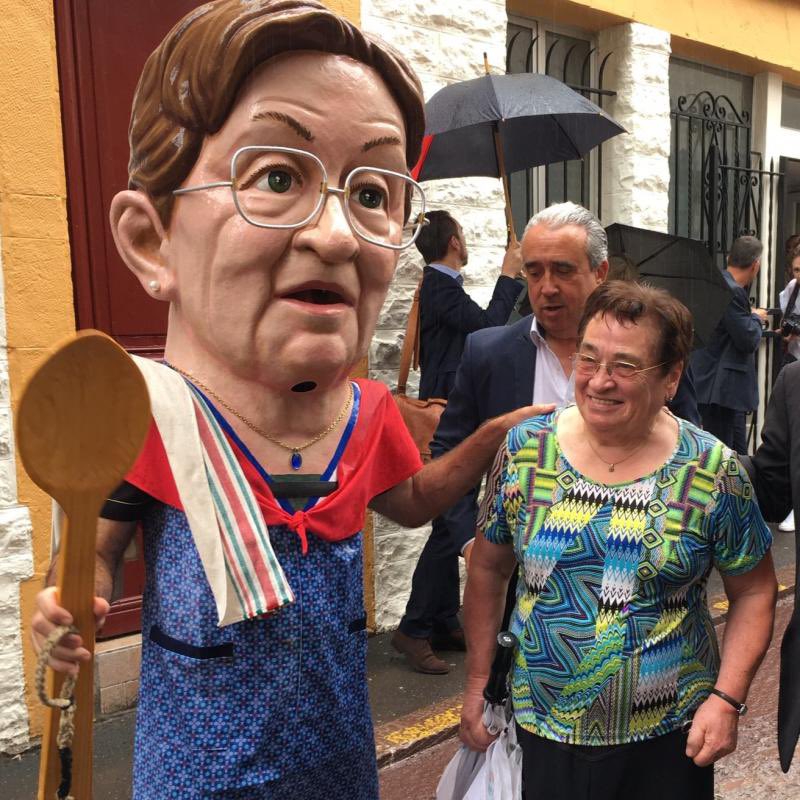 eke_eus's tweet photo. 📻 Terexa Lekumberri antropologoaren kronika Gure Irratian.
Duela hilabete hasi genuen lekukotasunaren jarraipena entzuten dugu gaur. Baionako Bar du Marché ostatuko figura den Josephine Erramounen elkarrizketa!
Kronika 👉 https://t.co/GROKQTlH2O
#terexalekumberri #eke #eleketa https://t.co/M1TzDAsCrC