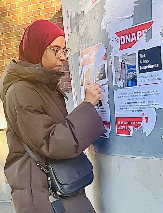 Comment peut-on arracher les affiches des enfants enlevés par le Hamas ? Mais qui sont ces gens ?