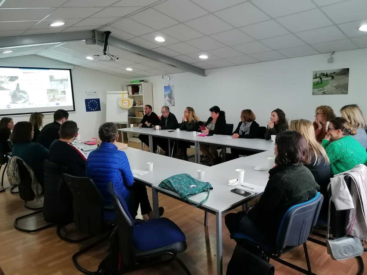 DTPE2607's tweet photo. #avecpoleemploi ⁦@poleemploi_ara⁩ engagé avec le Club Dromois ⁦@communauteLESE⁩  autour d’un Road trip IAE le 17/10 avec visite de 2 SIAE Valence services et Jardins de Caucagne . Mieux faire découvrir les compétences existantes https://t.co/JZN6DvbE3u