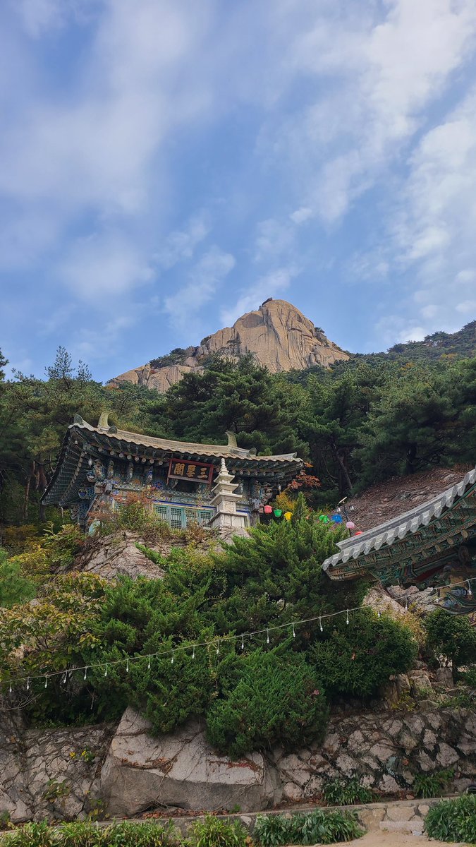 tw_keyhole's tweet photo. Uiryeong Trails &amp; Obongsan Seokgulam Grotto in Bukhansan National Park

#Korea https://t.co/Dorhs8TXik