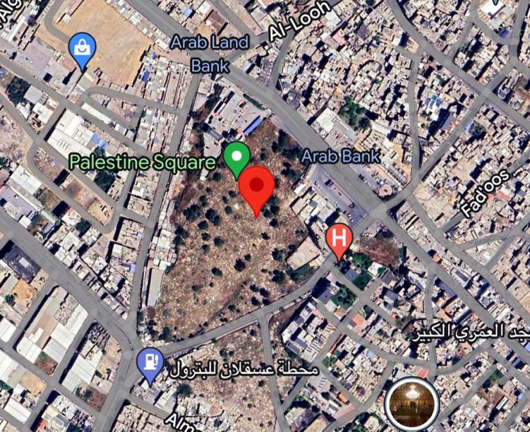 AntonioMaestre's tweet photo. Ayer, Israel compartió un mapa en el que marcaba el lanzamiento de los cohetes y la ubicación del Hospital. 

Hoy, Israel publica unas conversaciones, supuestamente de Hamás, en la que dicen que el lanzamiento de los cohetes se produce en el cementerio adyacente al Hospital. 

No hace falta explicar que una cosa o la otra es mentira.