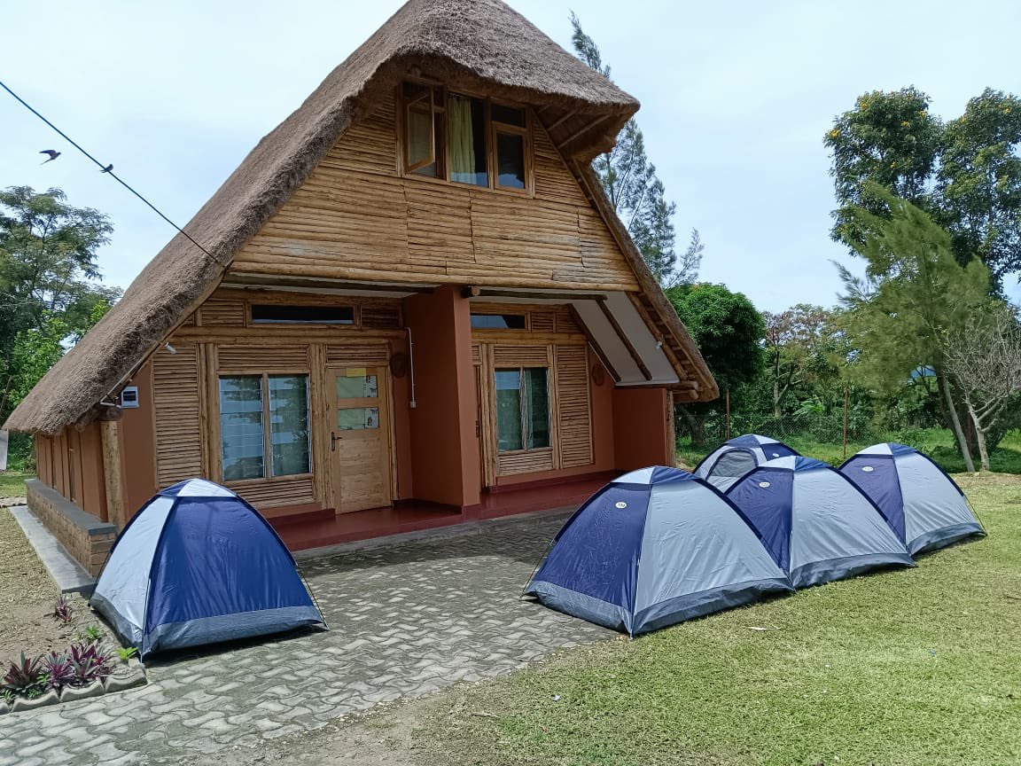 LoneChildMJB's tweet photo. REMINDER ALERT 🚨 

#OguzuluBeachExp is on🔥 Mark the dates 9th-10th December. 

@ZionEscapes1 plans to bring you the best beach 🏝️ vibes &amp; experience. 

At only 150k UGX covering- Transport, Meals, accommodation (camping), entrance.

NB: Cottages to be paid for separately. https://t.co/ps5lZoeKtK