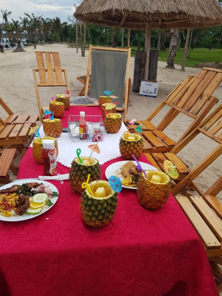 LoneChildMJB's tweet photo. REMINDER ALERT 🚨 

#OguzuluBeachExp is on🔥 Mark the dates 9th-10th December. 

@ZionEscapes1 plans to bring you the best beach 🏝️ vibes &amp; experience. 

At only 150k UGX covering- Transport, Meals, accommodation (camping), entrance.

NB: Cottages to be paid for separately. https://t.co/ps5lZoeKtK