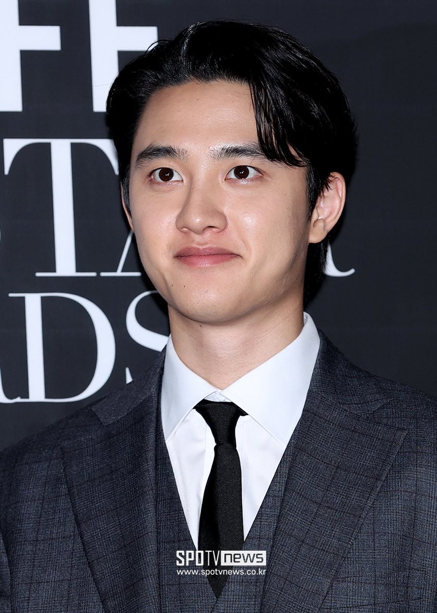 Official! 💡 #DO(D.O.)‘s  music label <a href="/SMTOWNGLOBAL/">SMTOWN</a> confirmed that their exclusive contract with him expires early Nov and that #DOHKYUNGSOO will be continuing his solo career at a new agency formed by his manager &amp; #디오 to work with #SM for #EXO’s promotional activities only.