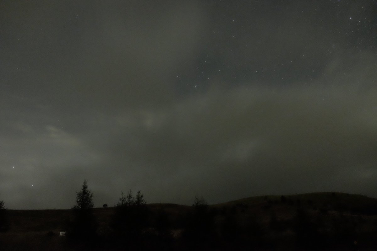 機材設置中は良い天気だったが、陽が沈んだらドス曇り。晴れるまで待機中

#天文なう