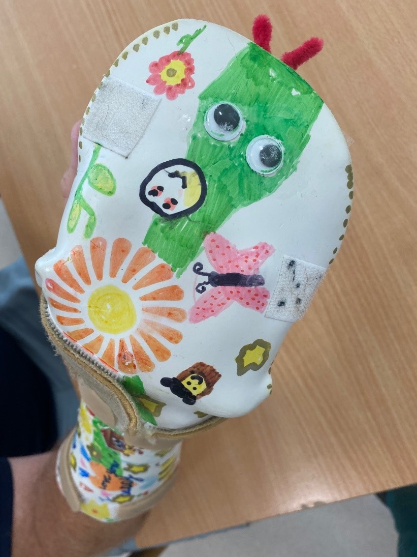 Here's some inspiration of how to be creative with your splints! 

Some fabulous drawings done by the daughter of one our FIRST participants, how lovely🤗 Who said recovery had to be boring?!🖌️