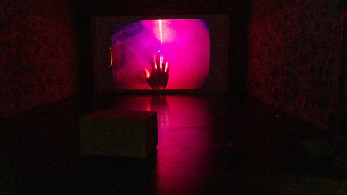 PROYECTOR_FEST's tweet photo. #PROYECTOROFF
No te pierdas la Fase II de la exposición "Hecho en Casa"
📅 Inauguración el 19 de Oct
📍 Sala Bóvedas de @CondeDuqueMAD
“Hecho en Casa” nos presenta una muestra que incluye 20 piezas audiovisuales de 21 diferentes artistas nacionales e internacionales. https://t.co/RAhXXah2ET