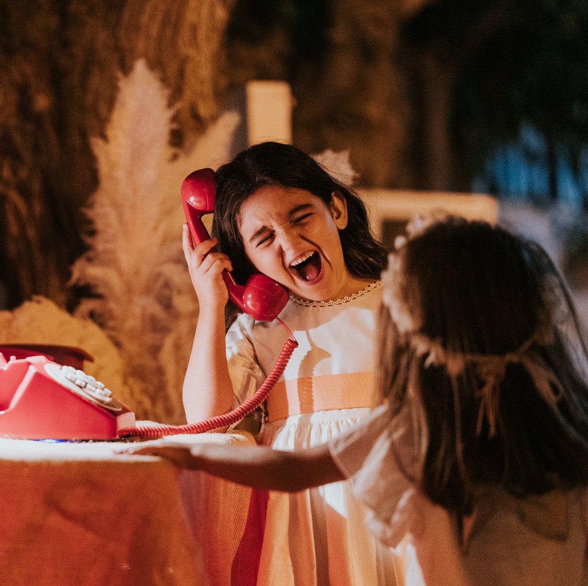 SingularSet's tweet photo. 📞 En SingularSet, los pequeños y mayores disfrutan dejando sus deseos para los novios. Cada rincón temático está pensado para que todos formen parte de la magia. #BodaInolvidable #decoracionbodas #SingularSet" 🌟💌💍 https://t.co/cfqhPwhRaP
