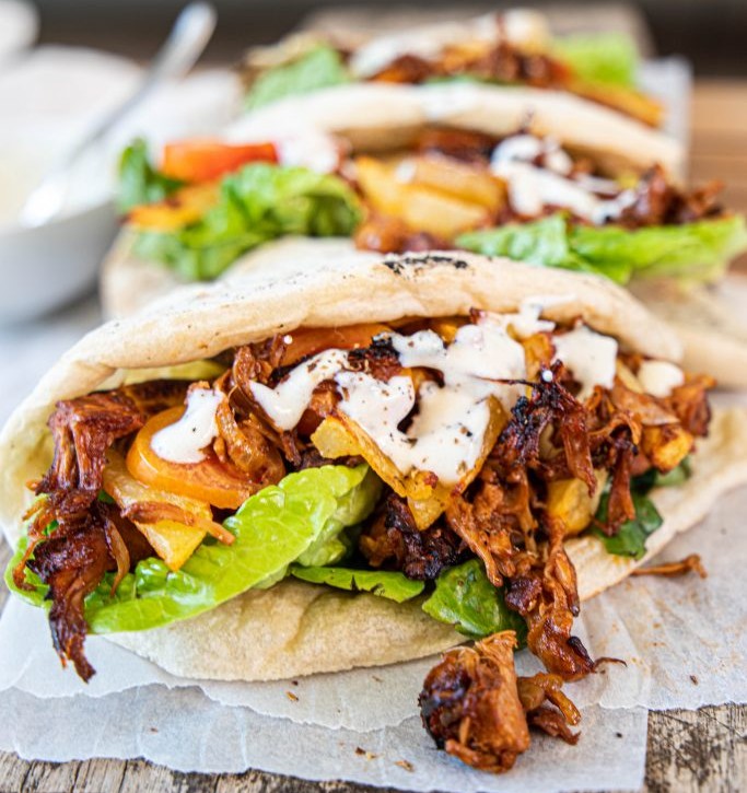 Jeudi 19 octobre à 19h
C'est la cuisine dans l'oreillette avec  <a href="/AwkwardTallulah/">Tallulah - ⛵️✈️💙</a> et <a href="/gaspard__tv/">Gaspard_tv</a> en renfort 
En direct de leur bateau "Grain de Sel" (le nom n'a pas été choisi pour l'émission) 
On va cuisiner ce gyros en live ici même :
Twitch.tv/f_bardino