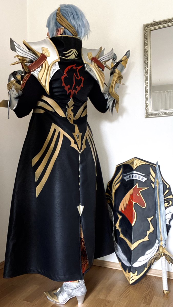A smile better suits a hero.

FFXIV Fan Fest Cosplay reveal!
Armoured Haurchefant!
