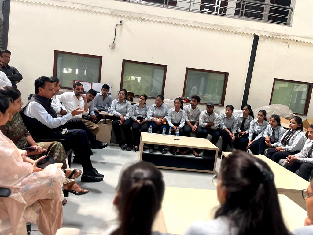 IMSAR_MDU's tweet photo. MBA students from IMSAR, MAHARSHI DAYANAND UNIVERSITY, ROHTAK,on 18 October 2023. This industrial visit for the students was organised by CCPC and IMSAR jointly.
Taking advantage of this golden opportunity,all the students of PG program became a part of this exciting visit. 
#mdu https://t.co/gS527JK0CS