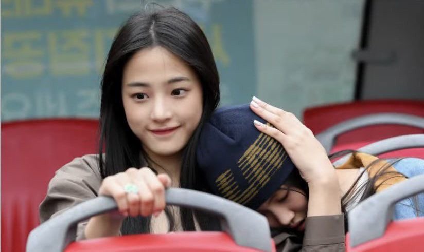 mjnwjns04z's tweet photo. minji is literally everyone’s safe space https://t.co/gEHgKfvBRv