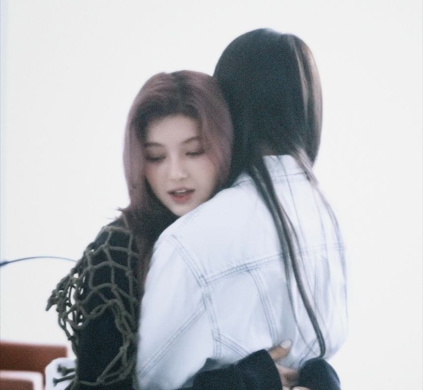 mjnwjns04z's tweet photo. minji is literally everyone’s safe space https://t.co/gEHgKfvBRv