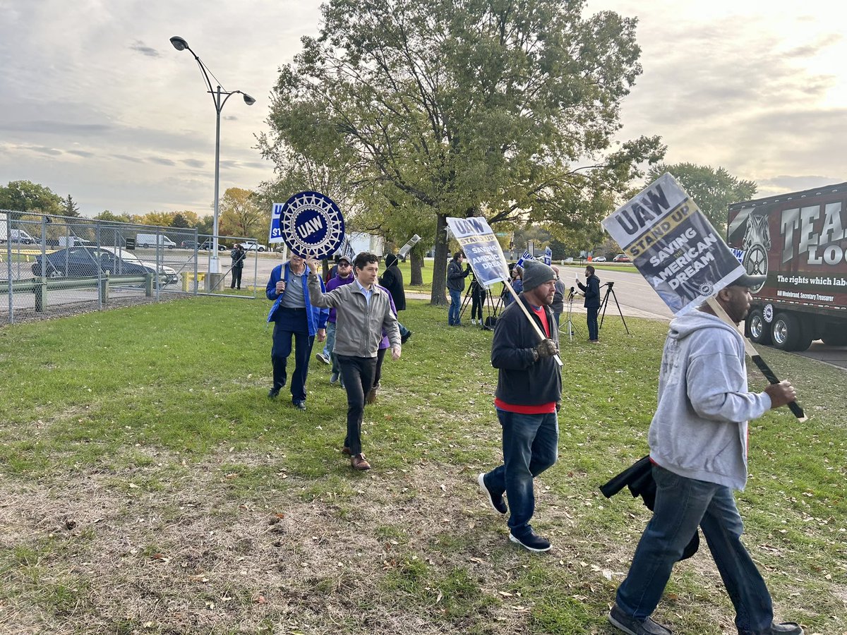 I’m proud to stand alongside local members of the United Auto Workers union as they fight for the wages, treatment, and respect that they deserve. Our workers continue to show up for our nation’s three big automakers — it’s time they show up for them. @UAW