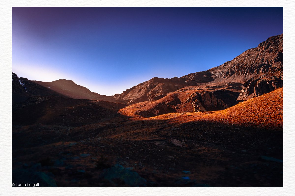 Chaque coucher de soleil a quelque chose de spécial. 🍁

#photography #montagne #alpesfrançaises #sunsetphotography