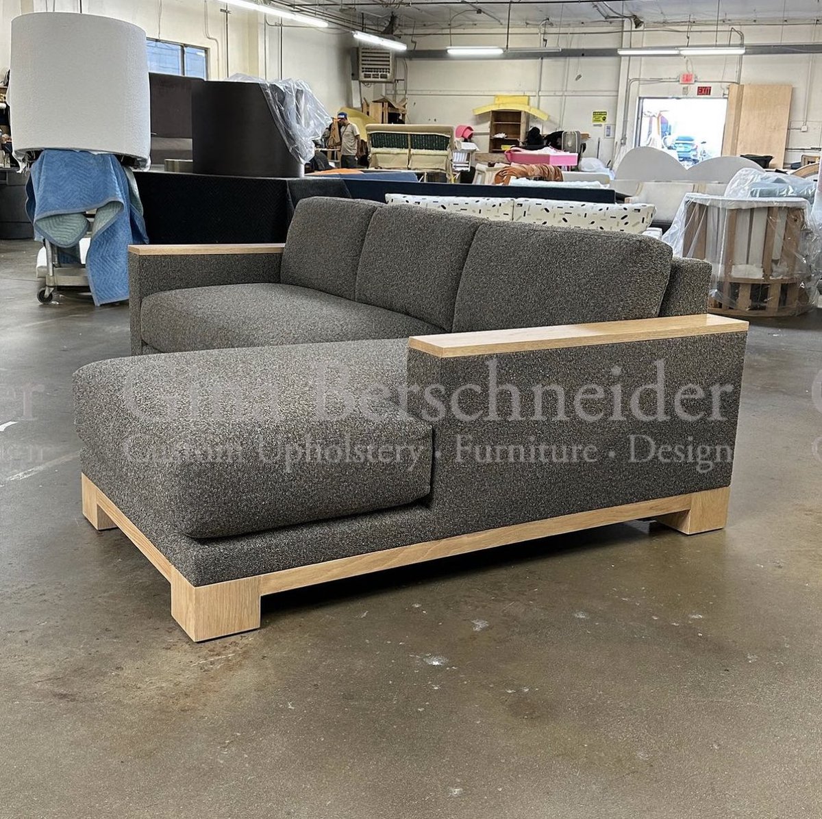 GBFurniture's tweet photo. Custom sectional with exposed solid White Oak and upholstered in a tabby weave. #ginaberschneider #customfurnituremaker #customfurnituredesign #customupholstery #interiordesign #interiordesigner #decorator #interiordecorator #furnituredesigner #losangelesinteriordesigner https://t.co/xIuEQxmClb