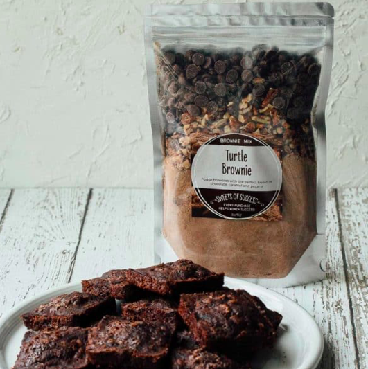 globalgiftsFT's tweet photo. These chewy, fudgy brownies are loaded with chocolate chips, caramel, and pecans. Just add hot water! Perfect right out of the pan or topped with ice cream and caramel sauce for that perfect turtle brownie sundae. Available at all of our locations. #SoupsofSuccess #SweetTreats https://t.co/z8Ms7nJPmW