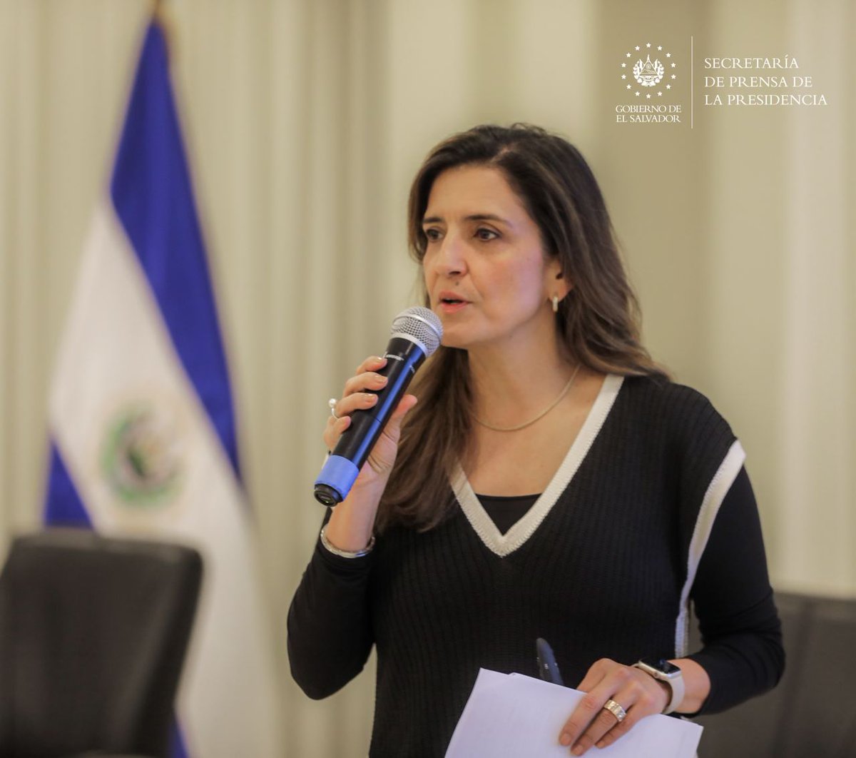 #AmazonWebServices | La asesora en ciberseguridad, Laura Pico, brinda indicaciones previo al inicio del taller. #SecretaríaDePrensa