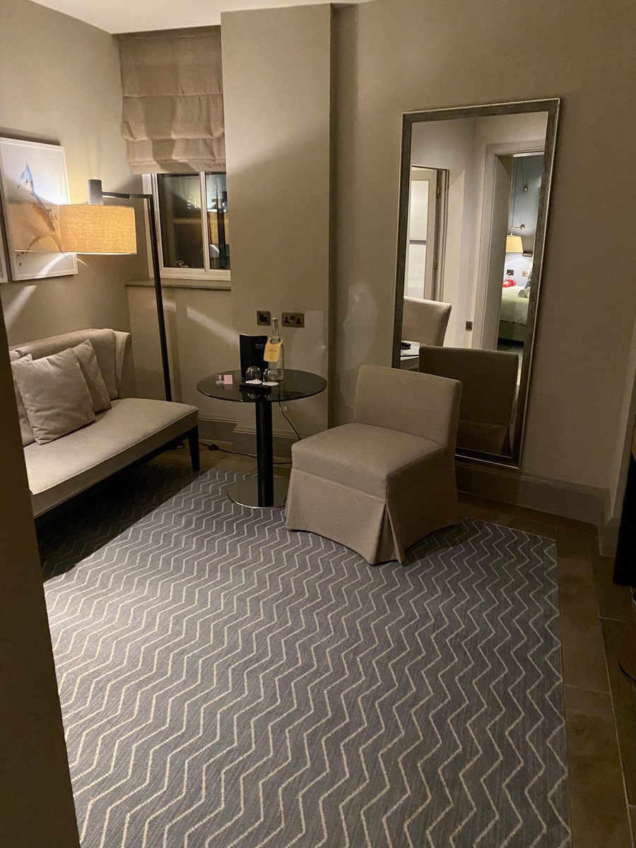 hamiltonsj1's tweet photo. Thank you for a wonderful stay @IHGhotels @vocohotels your rooms are #awesome as are the #people #team #hotels #glasgow 👏 👏 https://t.co/FXEs1jOvWw