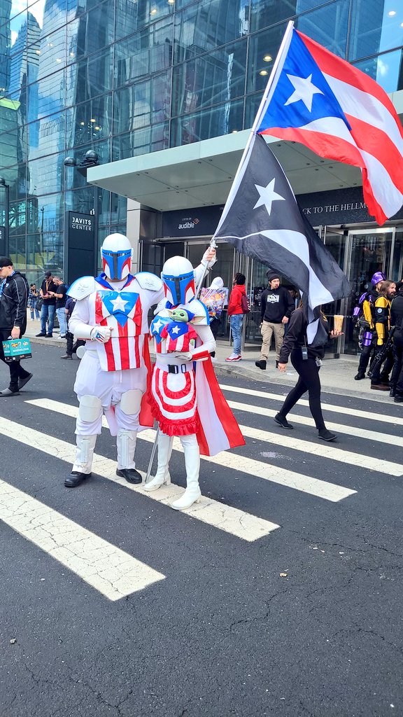 TheGothTheGeek's tweet photo. We absolutely love this!!!! ❤️🤍💙
@NY_Comic_Con

If you know who they are, tag em!!!!

#NYCC2023 #NYCC #Mandalorian #PuertoRico #grogu #NewYorkComicCon #NewYork #StarWars #cosplay #mandaloriancosplay https://t.co/8lARgOWcit