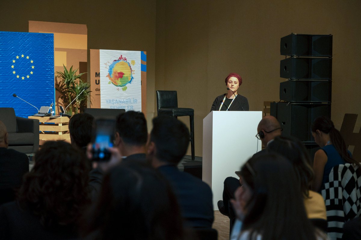 WRISehirler's tweet image. 11. #YaşanabilirŞehirlerSempozyumu, Açılış Konuşmaları’nın ardından Kavşak Ağı Sunumları ve Kavşak Ağı Sosyal Etki ve Sürdürülebilirlik Stratejisi Çalışmaları ile devam etti.

#LCS2023 #KAVŞAK #TürkiyeKentİçiUlaşımAğı #MARUF23