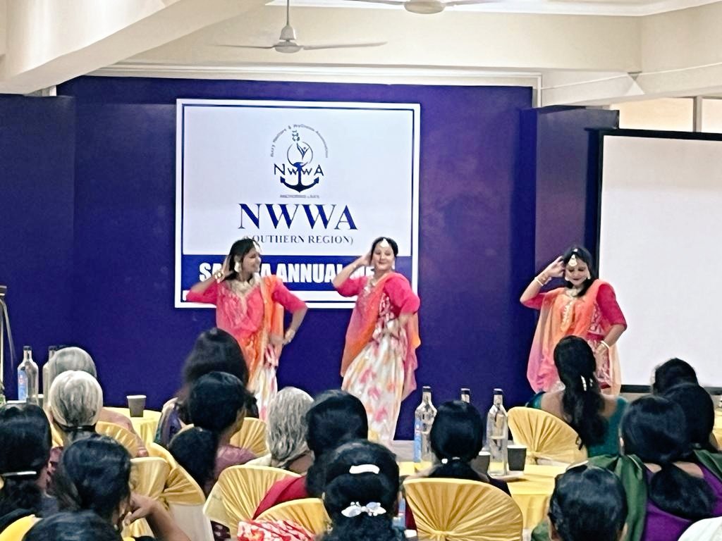 NWWA (SR) organised a get together fr Sahara families at #Kochi today. Mrs Madhumati Hampiholi,President NWWA(SR) welcomed Sahara members & assured them of continued support &commitment of #NWWA.A cultural programme was presented bringing cheers to Sahara families.#AnchoringLives