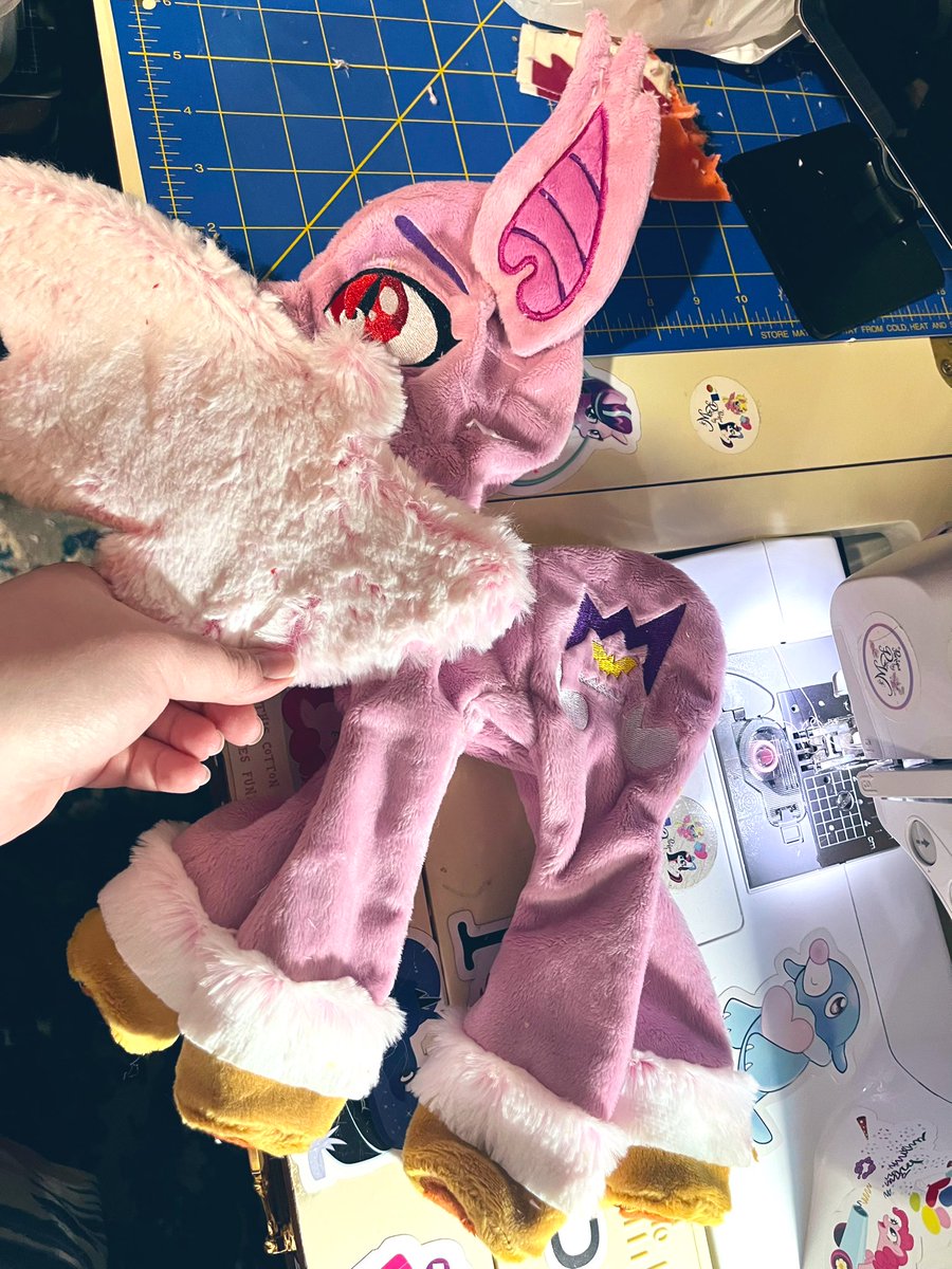 13 inch batpony Pipp is coming together! She’ll be up for auction once complete! 🦇🎤💖

Base body pattern by @/MLWPlushies with modifications by me
Eye embroidery by LilSyDesigns, cutie mark embroidery by me, design by @IRBBWolf 

#mlpg5 #MLPANewGen #PippPetals #NightmareNight