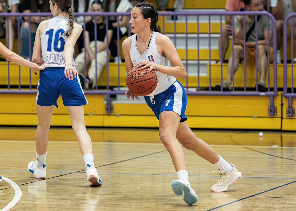 wababasketball's tweet photo. Anais Gobec (170 cm, 2011) of Janina set the second-highest PIR in the WABA U15 League since 2016 and just missed a triple-double. She had 39 points (2P 16-27, 3P 1-1, FT 4-7), 26 rebounds, 4 assists and 9 steals for PIR 61 in an 89-38 road win over Jezica. https://t.co/BDVEhVsV4z