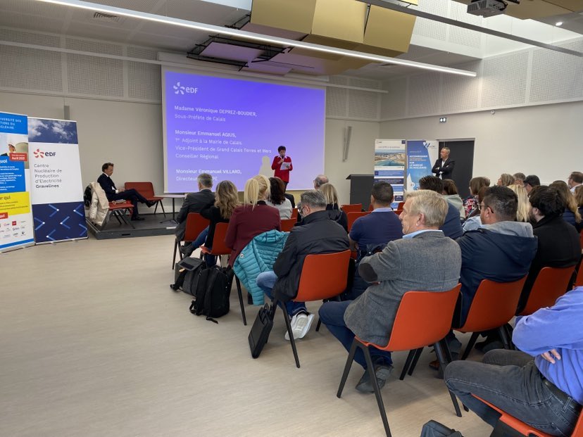 EDFGravelines's tweet photo. Le nucléaire recrute, y compris nos partenaires industriels. Hier à @CalaisOfficiel, en présence de Véronique Deprez-Boudier, sous préfète, et Emmanuel Agius, 1er adjoint à la mairie, nous étions réunis pour échanger sur les compétences de demain. Soit 1⃣8⃣0⃣0⃣ postes d'ici 2026! https://t.co/H8ugD0Qc9T