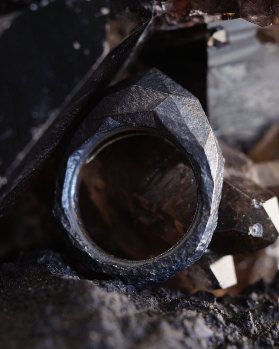 Discover the untamed beauty of the Stone Peake Ring: Now available! The ring's facets lead to a pointed center, reminiscent of a towering stone peak.
.
.
#RuggedStyle #loverings #wearableart #artjewelry #uniquerings #2022rings #StatementRing #MinimalistJewelry #LowPolyArt