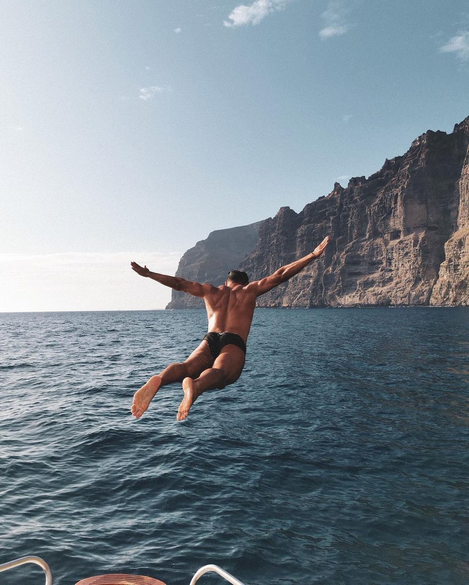 🇪🇸 Date el chapuzón que tanto llevas esperando con las mejores vistas posibles, ven y conoce Santiago del Teide 💦

📍 Acantilado de Los Gigantes

📸: hectorperezhdez (IG)

#TurismoSDT #SaludablePorNaturaleza
#DiferentePorNaturaleza #SantiagodelTeide