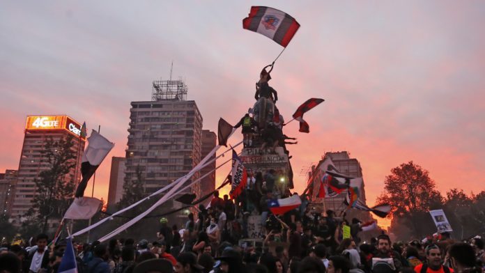 FaresJadue's tweet photo. “No se detienen los procesos sociales ni con el crimen ni con la fuerza. La historia es nuestra y la hacen los pueblos”

Salvador Allende, 1973 https://t.co/chbAnVwRyv