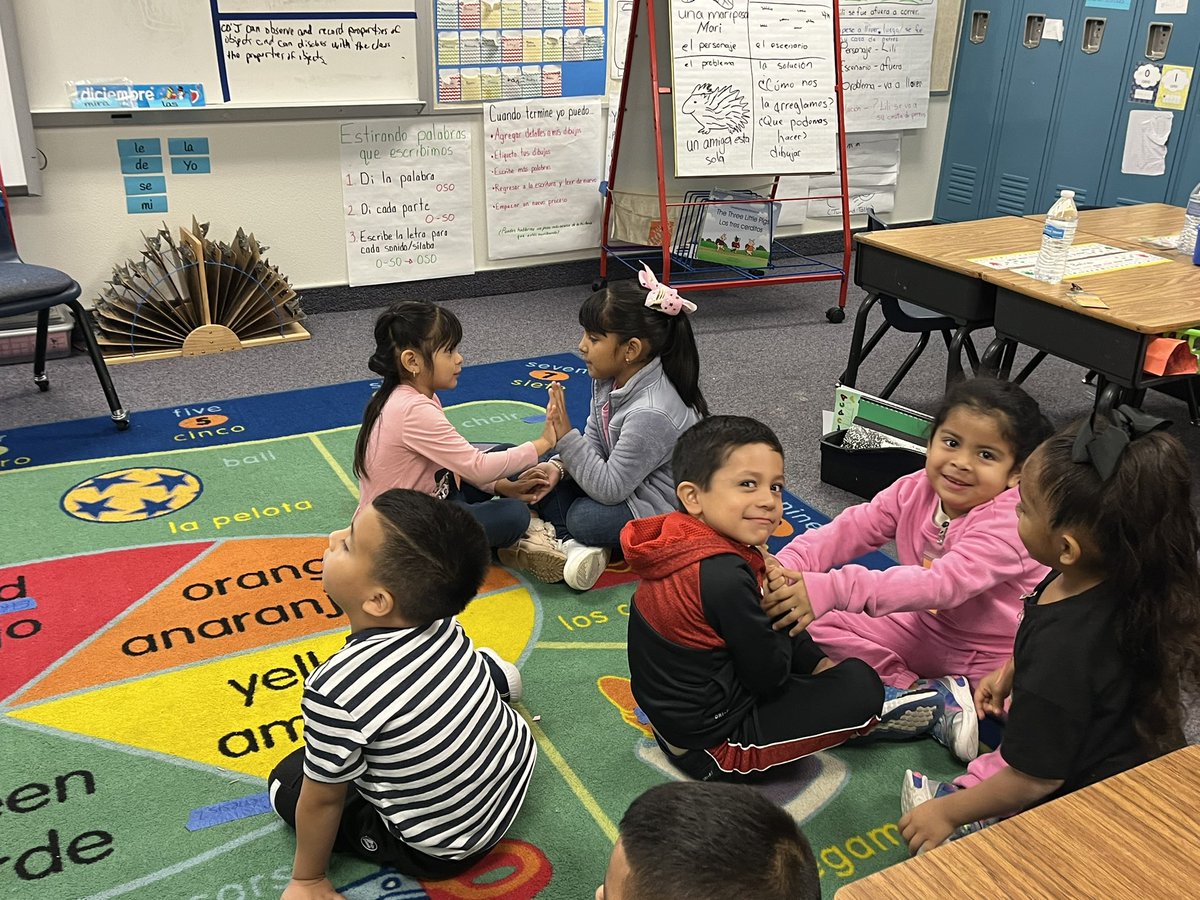 Mr. Salinas’s kindergarteners listened to a story and are using the pictures from the text to describe the characters and shared their learning with a partner. #WeAreCentral <a href="/Central_ES/">Central Elementary</a> <a href="/shaunna_buck/">Shaunna Buck</a> <a href="/KristenVFisher/">Dr. Kristen Fisher</a> #BEtheONELISD