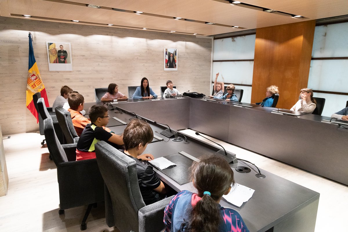 Sempre és un plaer rebre la visita dels alumnes de la parròquia al Comú. Espontanis, curiosos i encertats en moltes de les seves preguntes. Entre ells estan els futurs polítics de la parròquia!
<a href="/ordinoesviu/">ordinoesviu</a>