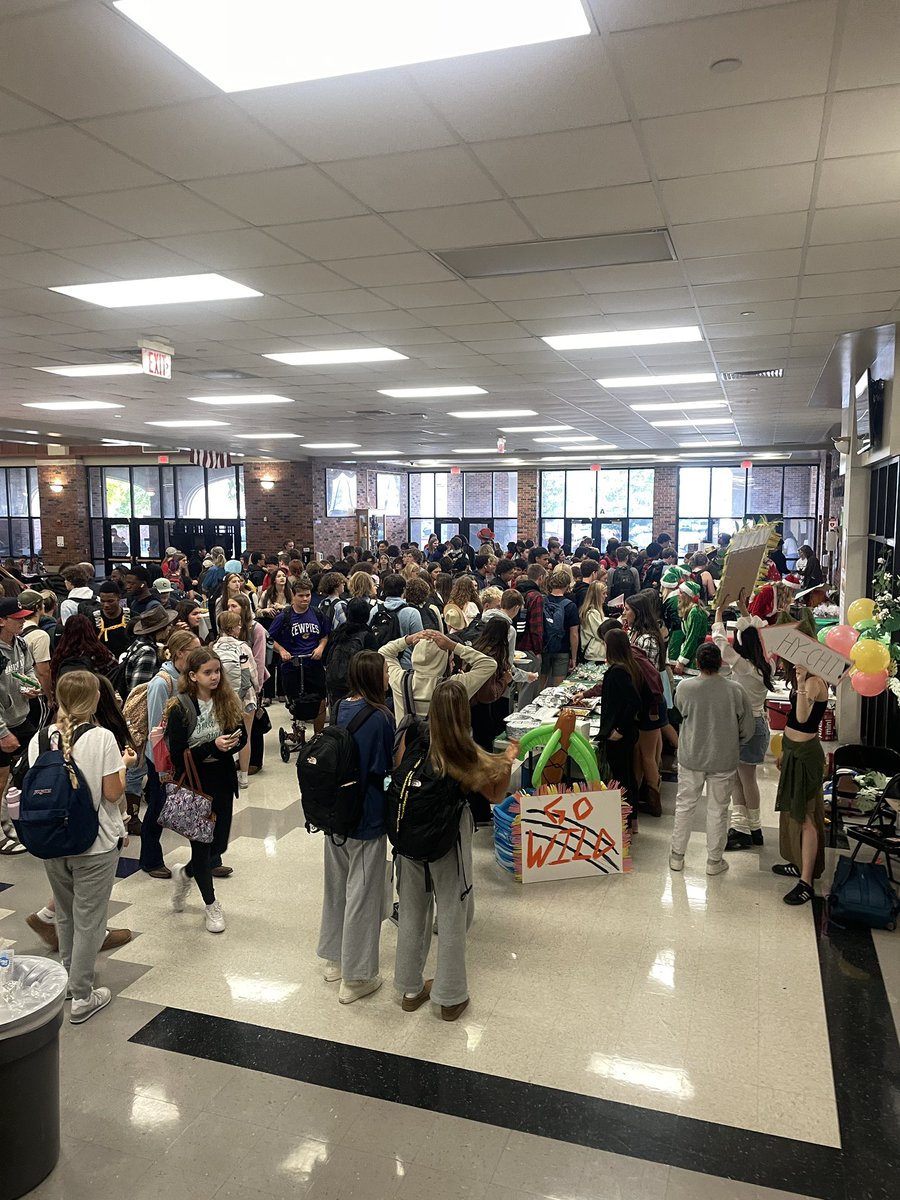 PrncipalRoss's tweet image. Happy homecoming week!   Look at all these Kewps raising $$$ for various charities.  #CPSInspire #CPSBest #WeAreHickmM