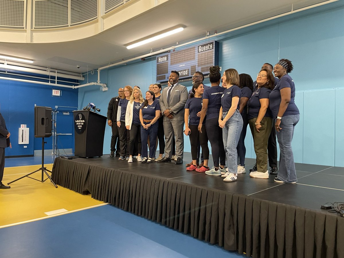 Excited to have @ChicagosMayor and @RepKamBuckner out at our #SportForGoodCHI Town Hall today talking about the importance of investing in #SBYD programming across our great city! 💙