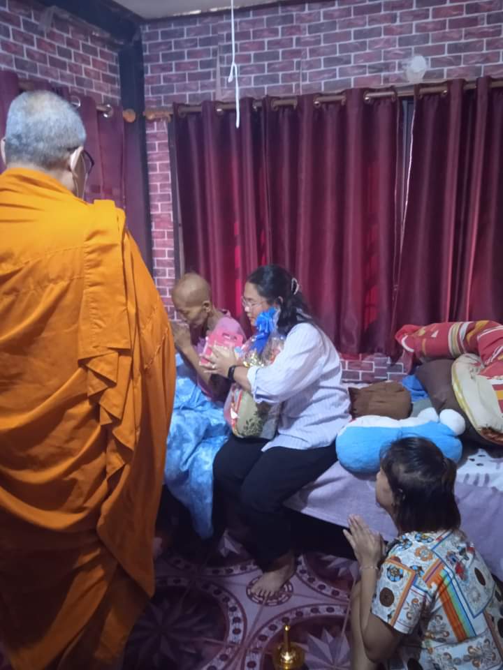 pim_pim68's tweet image. วันนี้คุณแม่มาลี ทำบุญถวยสังฆทาน 
เผื่ออาการป่วยหายหรือดีขึ้น 

💐🫂👪