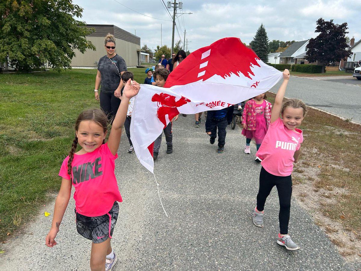 CSCNouvelOn's tweet photo. Le 22 septembre, les élèves de l’École catholique La Renaissance (Espanola) ont participé avec entrain à la marche Terry Fox et amassé 225 $ pour la Fondation du Nord en cancérologie. Bravo les Lynx! #MonAventure #MaContribution
https://t.co/YZO3BXuf2I https://t.co/Z5D06fq53J