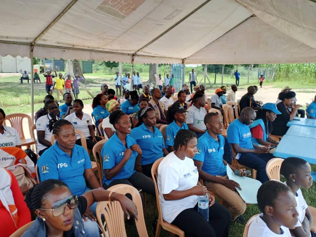 TpoUg's tweet image. #BidiBidi #WestNile Today, we share highlights of @TpoUg commemoration of #Worldmentalhealthday2023 in #BidiBidiSettlement where communities participated in #MentalHealthAwareness sessions. The day was climaxed with football matches between #MHPSS partners &amp;amp; Youths #Restoringhope