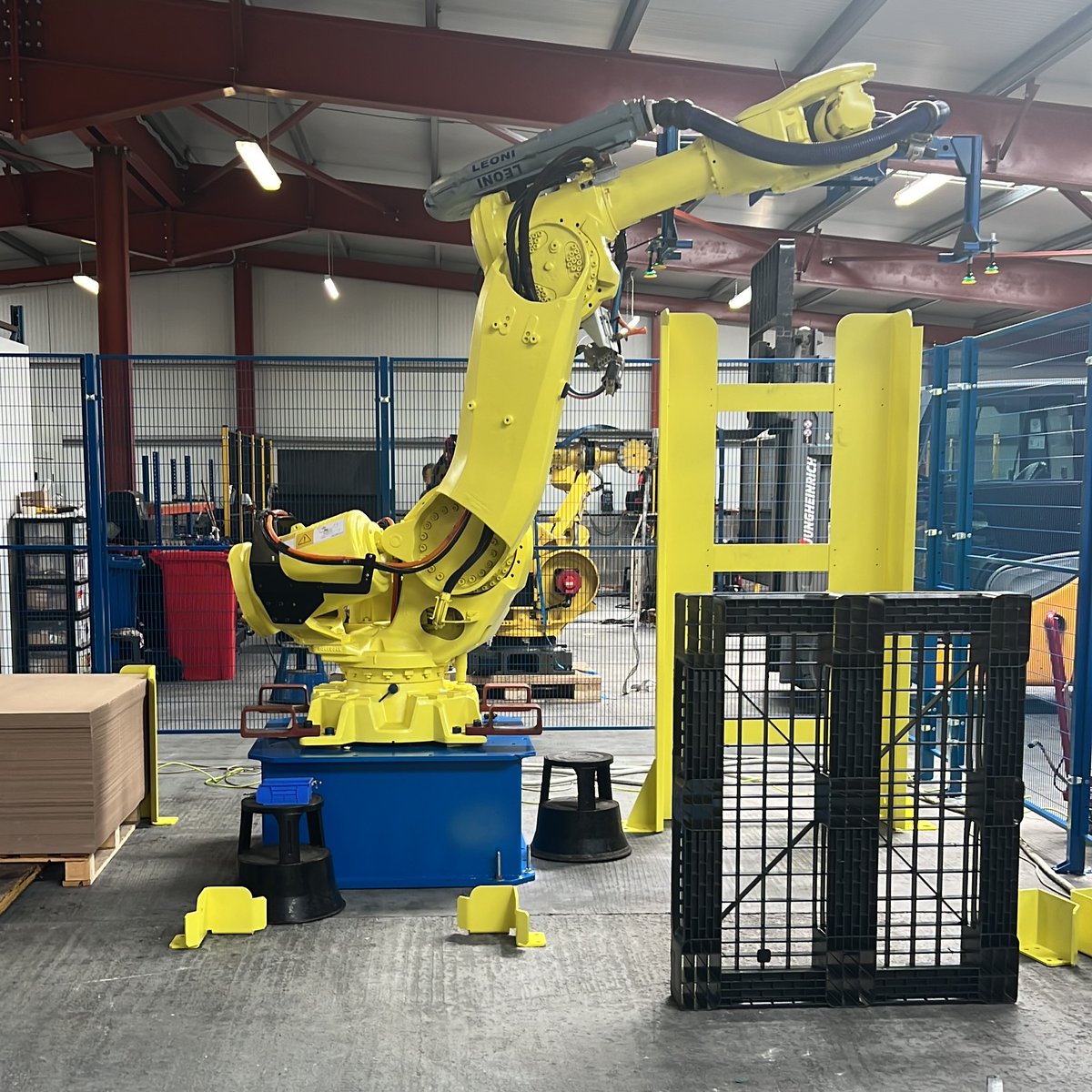 Global Robots tweet media