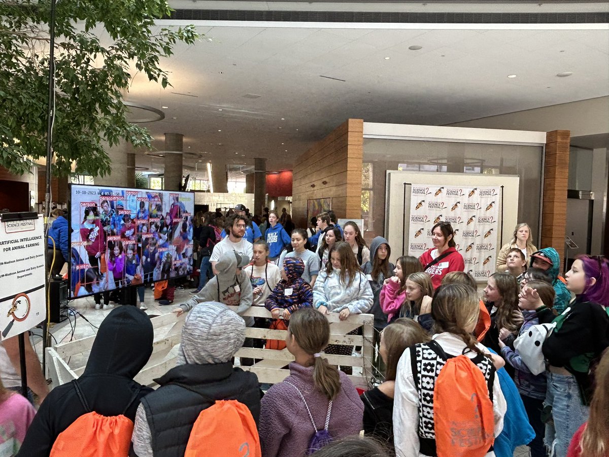 Happy to once again be part of the Wisconsin Science Festival @WiSciFest ! Today, we're showcasing AI application (computer vision) in animal farming to 980 students (K-12) from 15 schools. This outreach activity is part of the broader impact of our USDA-IDEAS grant. 🐄📸🌾🔬