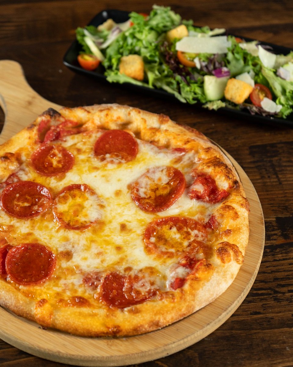 TheRockWFP's tweet photo. Lunching like a rockstar with our AMPED LUNCH SPECIAL🥗🍕

Purchase any 9″ personal pizza &amp; get a FREE side salad! Every Monday- Friday until 2PM.
.
.
.
#therock #woodfiredpizza #pizza #rockandroll #therockwfp #buckets #denvereats #washingtonfoodie https://t.co/idtt6nUIQL