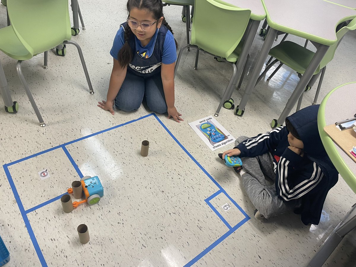 AmandaStrickler's tweet photo. 3rd graders are doing Botley runs to learn that computers can’t think for themselves. They can only do exactly what we code them to do! 🤖 #PLTW #BigHollowWarriorPride @Bighollowelem https://t.co/9S1WPfGhL4