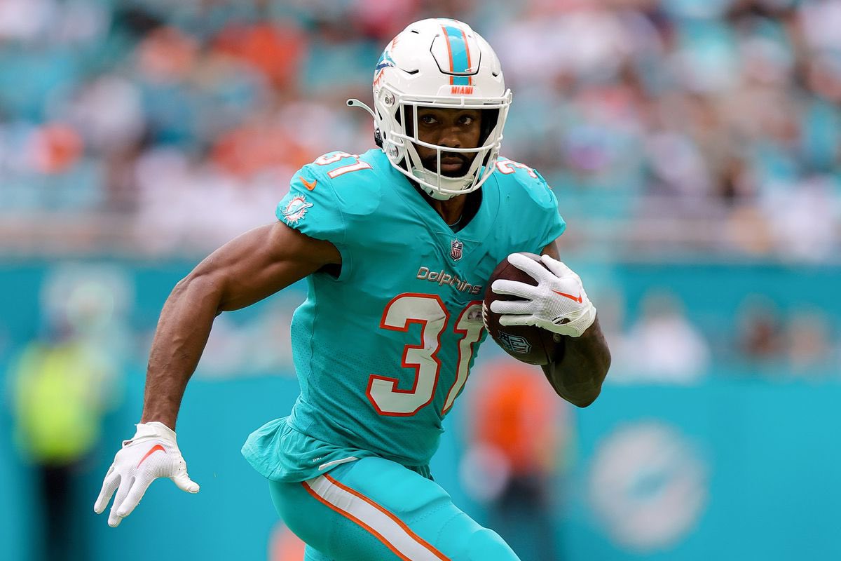 86ersFF's tweet photo. We would like to extend a shoutout to Raheem Mostert, from undrafted free agent to RB2 in his time with us. 

Mostert had two starts with the team, scoring 45.2 in Week 3 and 34.2 in Week 6.

Thank you for everything Raheem 💯

#86em https://t.co/6NphmkxuRv