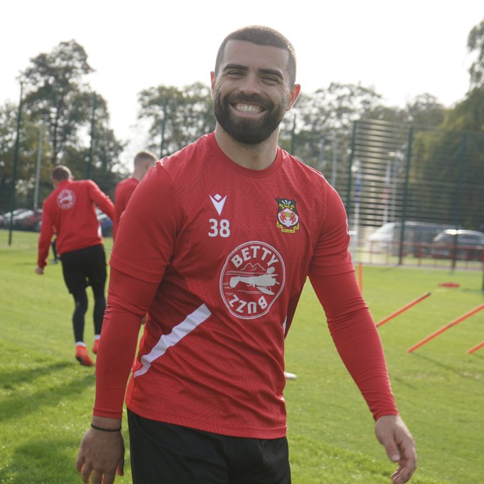 Elliot Lee smiling to the camera during training
